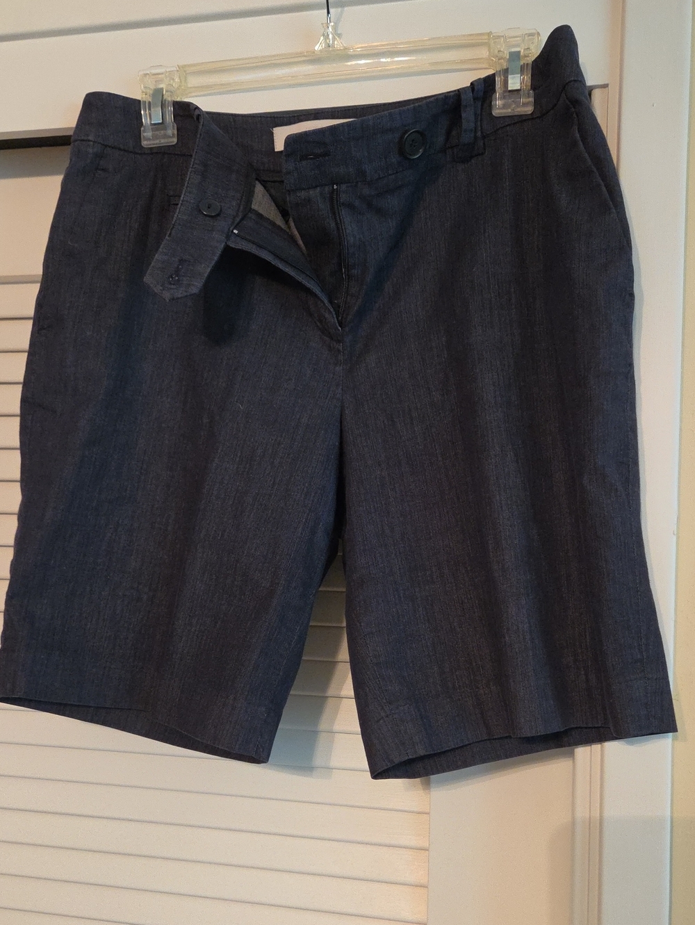 LOFT Women's Navy Flat-Front Shorts Inseam 9"